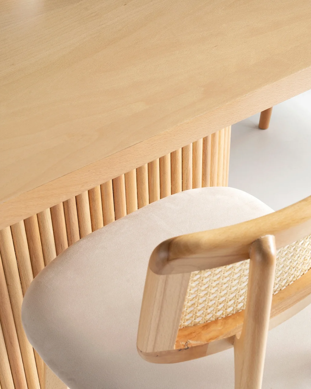 Lucca Tek Ayaklı Masa